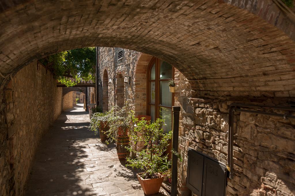 Palazzo Malaspina B&B San Donato in Poggio Bagian luar foto